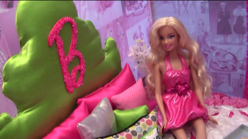 Barbie Play With Fashion